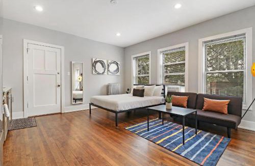 Chicago Apartment | Modern Minimalist Studio Apt in Portage Park - Pensacola 3W