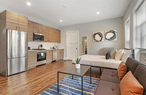 Chicago Apartment | Modern Minimalist Studio Apt in Portage Park - Pensacola 3W