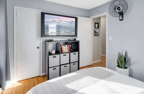 Whittier House | Modern Minneapolis Duplex with Amazing Location