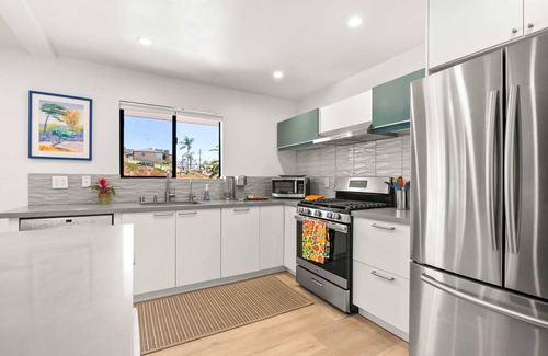 Mission Hills Apartment | Modern Mission Hills Retreat: Balcony, EV Charger & More