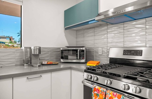 Mission Hills Apartment | Modern Mission Hills Retreat: Balcony, EV Charger & More