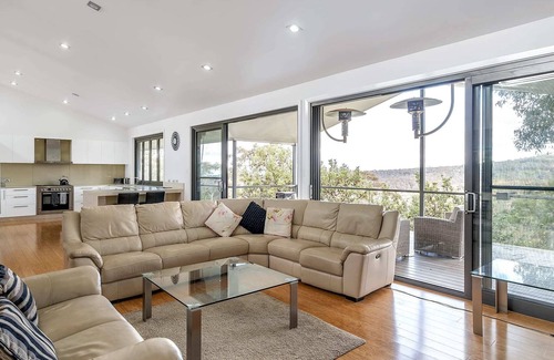 Wentworth Falls House | Modern Mountain Escape with Breathtaking Views