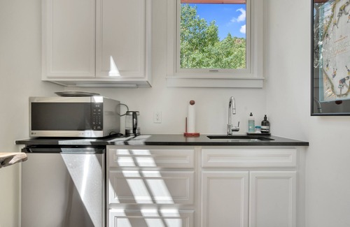 Minturn Cabin | Modern Mountain Cabin in Downtown Minturn. 1 Block off Main Street.