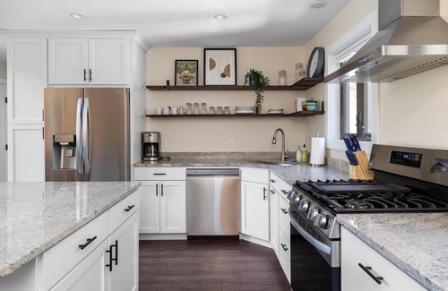 Waitsfield House | Modern Mountain Escape - minutes to town & mountains