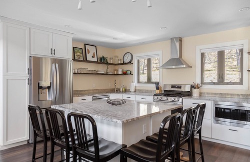 Waitsfield House | Modern Mountain Escape - minutes to town & mountains