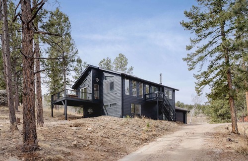 Bailey House | Modern mountain escape. Great for work and play.