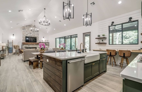 Eufaula House | *Modern Mountain Home In The Woods*