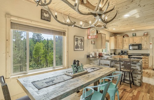 Florissant House | Modern Mountain Home, Internet, WiFi, Dog Friendly with Fee