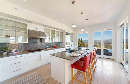 Healdsburg House | Modern Mountain Top Retreat