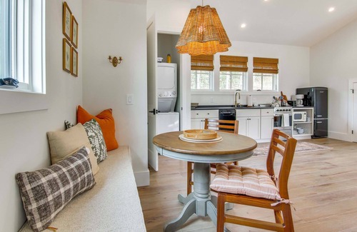 Glenville Apartment | Modern Mountain-View Gem w/Deck in Glenville