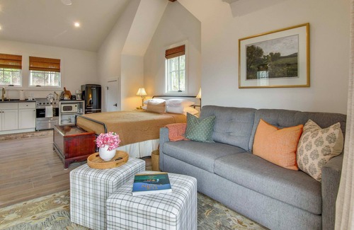 Glenville Apartment | Modern Mountain-View Gem w/Deck in Glenville