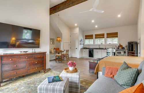 Glenville Apartment | Modern Mountain-View Gem w/Deck in Glenville