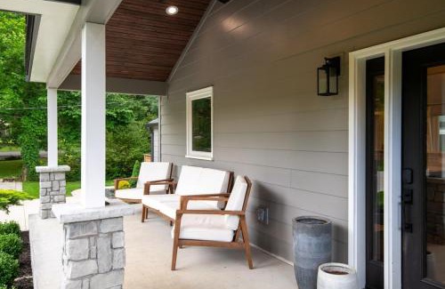 Inglewood House | Modern Music City Oasis Sauna & Spacious Yard