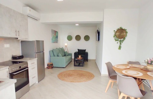 Plintri Apartment | Modern Mykonos 2 Bd Aqua Apt w shared Pool