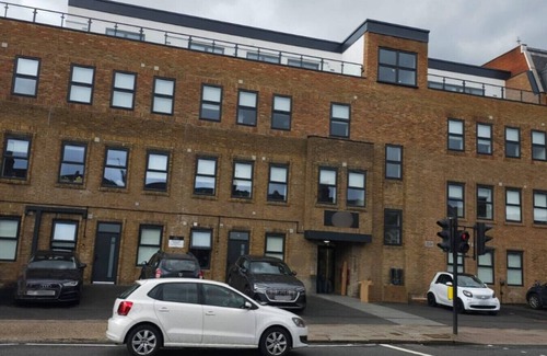 West Finchley Apartment | Modern New 2BR/2BA in Finchley