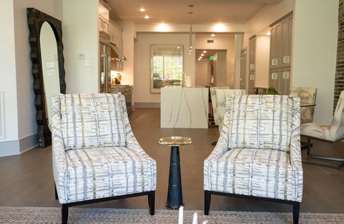 Central Business District Hotel | Modern New Orleans CBD Condo: Luxury Stay in Prime Location