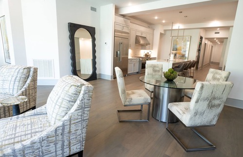 Central Business District Hotel | Modern New Orleans CBD Condo: Luxury Stay in Prime Location