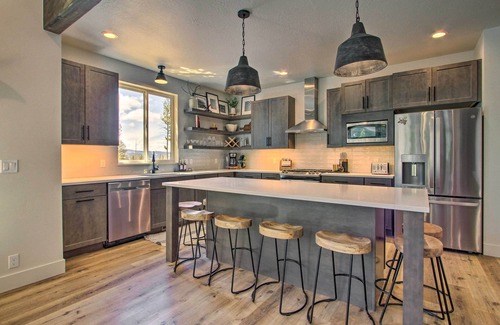 Philipsburg Cabin | Modern & Newly Built Cabin: Ski, Fish, Hike!