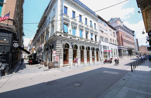 Old Town Apartment | Modern Newly Refurbished Studio! Main Street