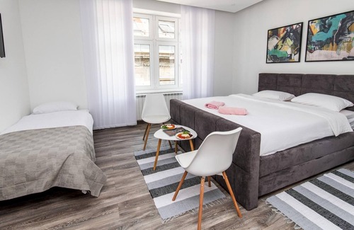 Old Town Apartment | Modern Newly Refurbished Studio Main Street