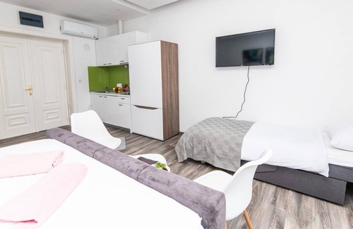 Old Town Apartment | Modern Newly Refurbished Studio Main Street