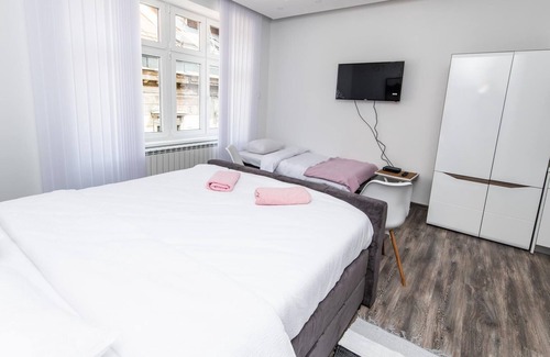 Old Town Apartment | Modern Newly Refurbished Studio Main Street