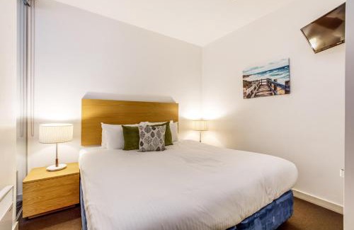 South Yarra Apartment | Modern Nomads South Yarra 1BR Large Outdoor Space Near Station