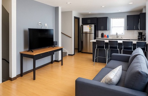 University District Hotel | Modern North Seattle Getaway