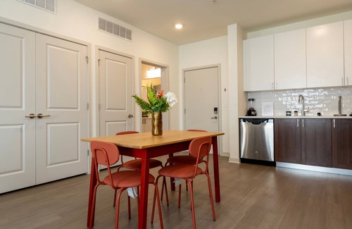 Downtown Louisville Apartment | Modern Nulu 2BR Cozysuites 05