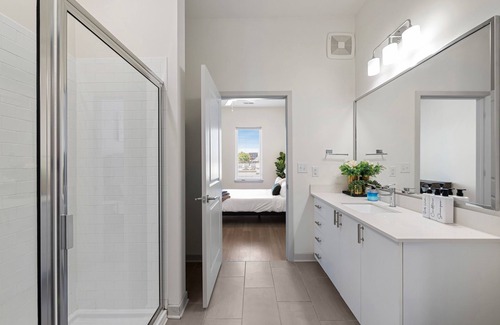 Downtown Louisville Apartment | Modern Nulu 2BR Cozysuites 06