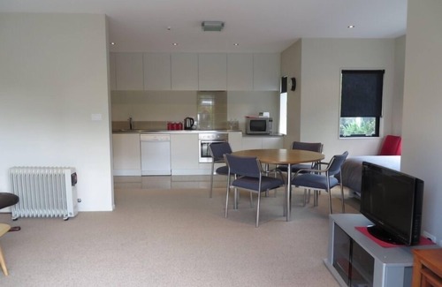 Oakura Condo | Modern Oakura Accomodation right in the village