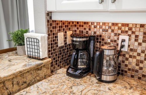 South Gate Ridge House | Modern Oasis 4 Bedroom Home