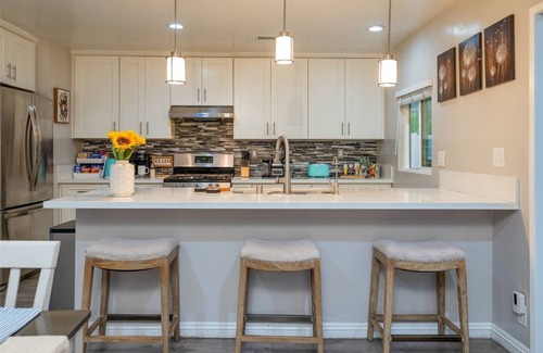 Orange House | Modern Oasis for Families & Business, Pets OK, EV charger