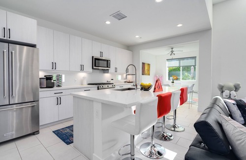 Racquet Club West House | Modern Oasis Home in Palm Springs - 5 beds