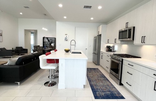 Racquet Club West House | Modern Oasis Home in Palm Springs - 5 beds