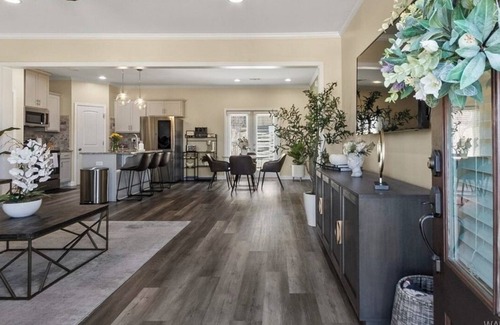 Tuscaloosa House | Modern Oasis in Tuscaloosa 10 minutes from downtown and Campus