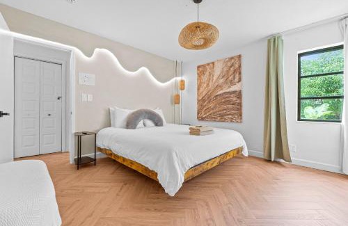 North Andrews Gardens House | Modern Oasis King Bed Pet Friendly 10m to Beach
