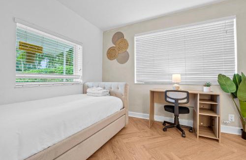 North Andrews Gardens House | Modern Oasis King Bed Pet Friendly 10m to Beach