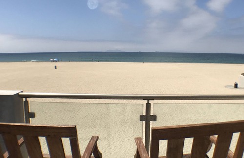 Silver Strand House | MODERN OCEANFRONT 4 BD 3 BA HOUSE - 180° UNOBSTRUCTED OCEAN VIEWS !