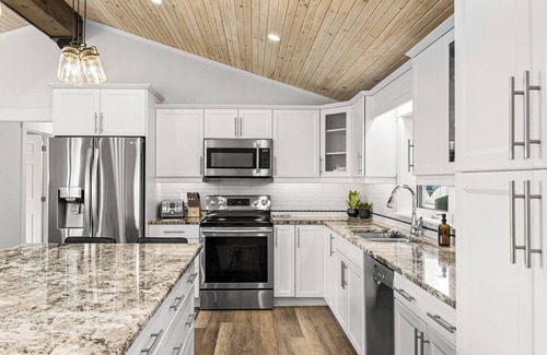 Grand-Digue Cottage | Modern Oceanfront Cottage near Shediac – Fully Equipped & Family Perfect