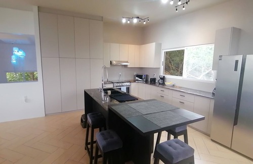 Montanita House | Modern oceanfront house in Montañita Estate, 5 minutes from the beach!