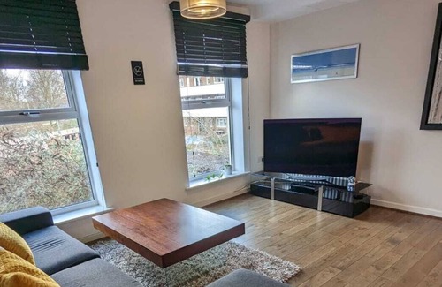 Mortlake Apartment | Modern one bed 1st floor flat near River Thames