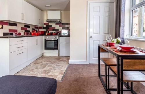 Pontrilas Apartment | Modern One Bedroom City Centre Apartment