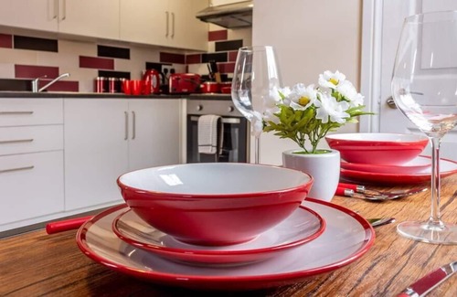 Pontrilas Apartment | Modern One Bedroom City Centre Apartment
