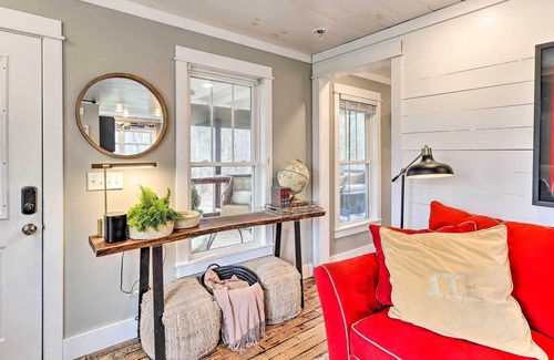 Chatsworth Apartment | Modern Outdoor Escape: Deck, Kayak, Mtn Views