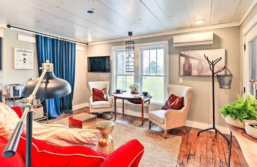 Chatsworth Apartment | Modern Outdoor Escape: Deck, Kayak, Mtn Views