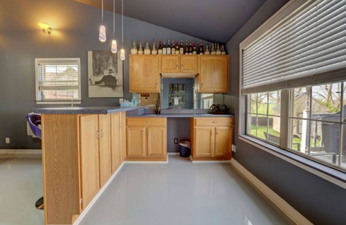 Lexington House | Modern,peaceful,clean w/a great porch view!