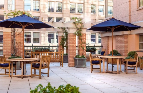 Penn Quarter Apartment | Modern Penn Quarter 2BR w/ W/D & Gym, 2 blocks to Metro, by Blueground