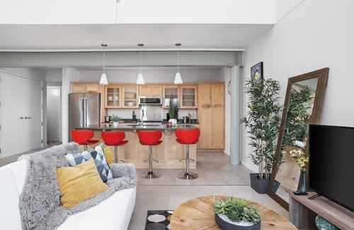 Near Eastside House | Modern Penthouse on Mass By CozySuites