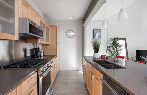 Near Eastside House | Modern Penthouse on Mass By CozySuites